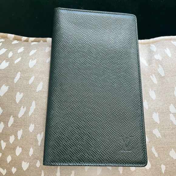 Louis Vuitton Green  Card Holder Wallet Minimalist Design - Picture 1 of 5